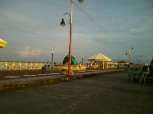 After the orange... A photograph I took last 2012 while waiting for friends...